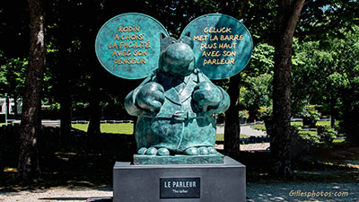 Statue de Geluck,- LE PARLEUR  - Exposition 2021  sur les champs Elysées -PARIS